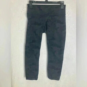 Lulumelon camouflage capris size 4‎